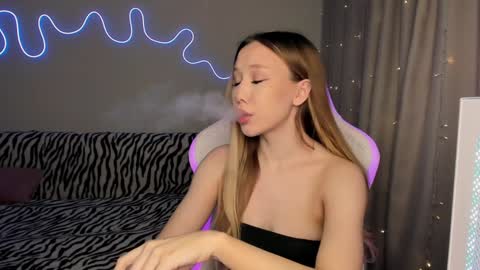 Snapshot of neyrmina chatting on 12-21-24, 10:50 Mina online show from 12-21-24, 10:50