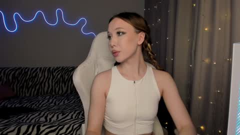 Snapshot of neyrmina chatting on 01-02-25, 11:31 Mina online show from 01-02-25, 11:31