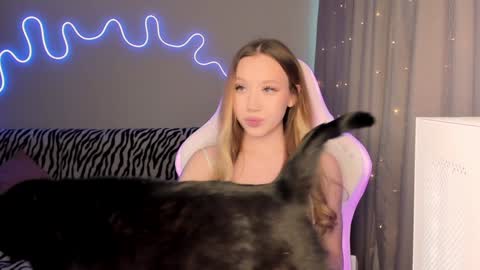 Snapshot of neyrmina chatting on 01-24-25, 10:32 Mina online show from 01-24-25, 10:32