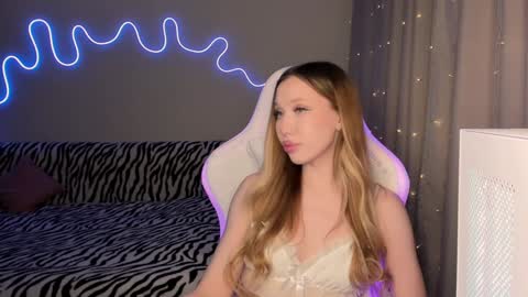 Snapshot of neyrmina chatting on 01-24-25, 04:49 Mina online show from 01-24-25, 04:49