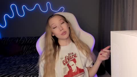 Snapshot of neyrmina chatting on 02-07-25, 02:37 Mina online show from 02-07-25, 02:37