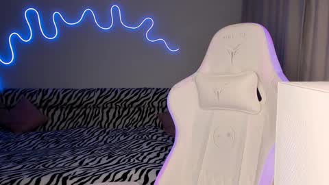 Snapshot of neyrmina chatting on 02-09-25, 03:34 Mina online show from 02-09-25, 03:34