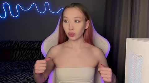 Snapshot of neyrmina chatting on 02-18-25, 03:10 Mina online show from 02-18-25, 03:10