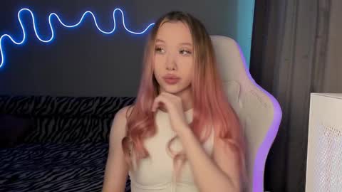 Snapshot of neyrmina chatting on 02-20-25, 11:42 Mina online show from 02-20-25, 11:42