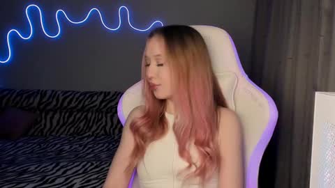 Snapshot of neyrmina chatting on 02-20-25, 02:46 Mina online show from 02-20-25, 02:46