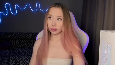 Snapshot of neyrmina chatting on 02-24-25, 02:04 Mina online show from 02-24-25, 02:04