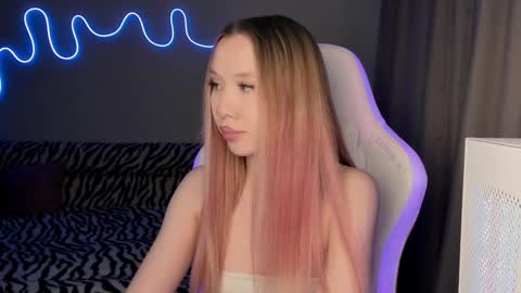 Snapshot of neyrmina chatting on 02-25-25, 02:00 Mina online show from 02-25-25, 02:00