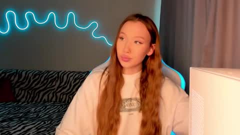 Snapshot of neyrmina chatting on 09-29-25, 12:21 Mina online show from 09-29-25, 12:21