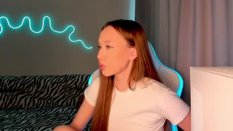 Snapshot of neyrmina chatting on 10-01-25, 11:27 Mina online show from 10-01-25, 11:27