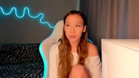 Snapshot of neyrmina chatting on 10-03-25, 01:30 Mina online show from 10-03-25, 01:30