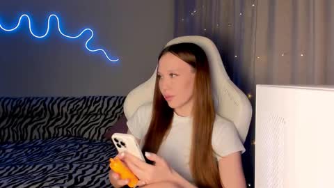 Snapshot of neyrmina chatting on 12-02-25, 12:32 Mina online show from 12-02-25, 12:32