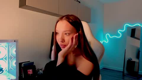 Mina online show from 04-13-26, 07:25