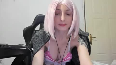 Snapshot of nezukokamado chatting on 01-19-26, 09:13 Shinobu Koch online show from 01-19-26, 09:13