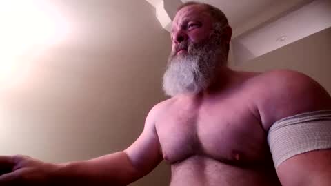 Snapshot of nhmuscledaddy chatting on 05-25-26, 03:18 nhmuscledaddy online show from 05-25-26, 03:18