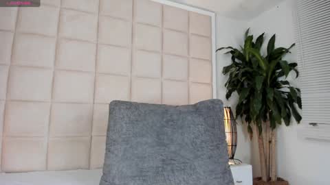 Snapshot of nia_bunny chatting on 01-16-25, 01:14 Nia online show from 01-16-25, 01:14