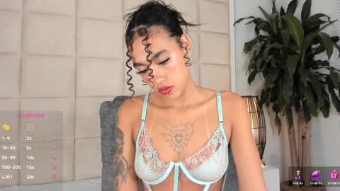 Snapshot of nia_bunny chatting on 01-25-25, 02:03 Nia online show from 01-25-25, 02:03