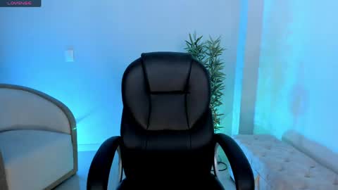 Snapshot of niabennet chatting on 03-21-26, 12:15 Nia online show from 03-21-26, 12:15