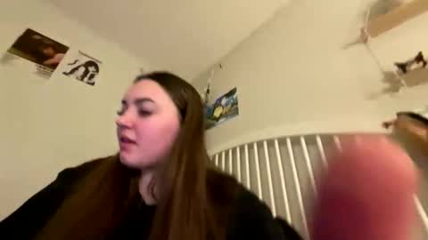 Snapshot of niaelsien chatting on 12-02-25, 06:19 Nia online show from 12-02-25, 06:19