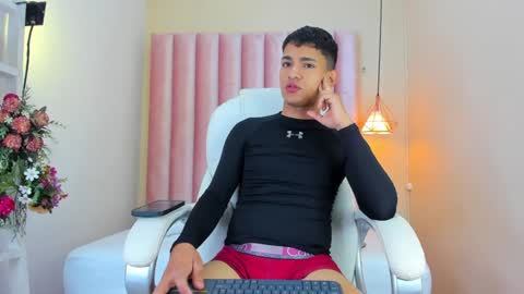 Snapshot of niall_falcon chatting on 01-11-25, 01:11 Niall online show from 01-11-25, 01:11