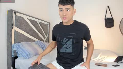 Snapshot of niall_falcon chatting on 09-30-25, 12:43 Niall online show from 09-30-25, 12:43