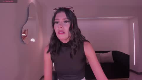 Call me Nia  online show from 12-17-25, 07:42