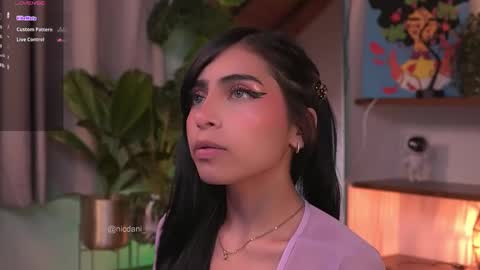 Snapshot of nicdani_1 chatting on 02-25-25, 02:25 Dani 3 online show from 02-25-25, 02:25