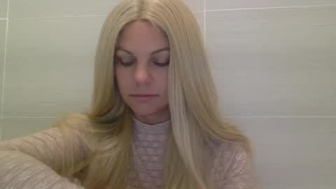 Amber online show from 10-26-25, 10:43