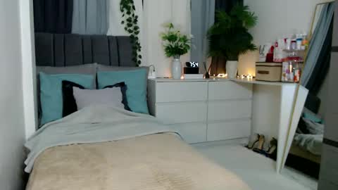 Snapshot of nicenalla chatting on 09-27-25, 11:54 Wens online show from 09-27-25, 11:54