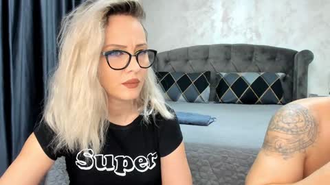 Sophie online show from 01-10-25, 07:04