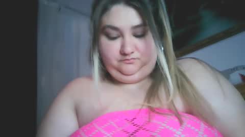 Snapshot of nicholle chatting on 02-08-25, 10:08 Nicholle online show from 02-08-25, 10:08