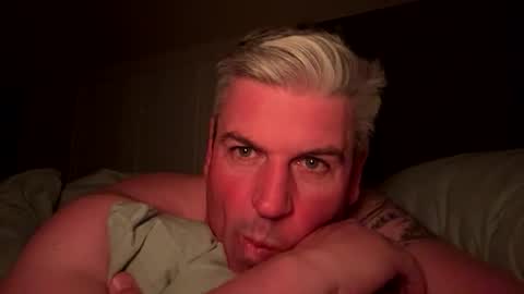 nick578320 online show from 09-10-25, 12:49