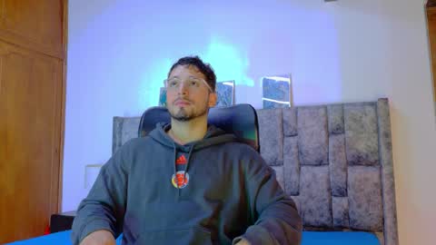 Snapshot of nick_moss_ chatting on 03-12-26, 10:54 nick_moss_ online show from 03-12-26, 10:54