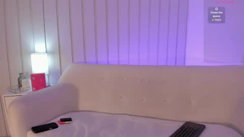 nickiwestt___ online show from 04-30-26, 02:01