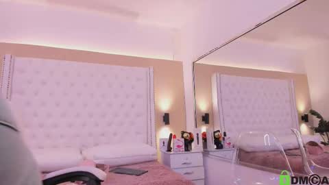 Snapshot of nickky_thompson chatting on 12-17-25, 01:17 nickky online show from 12-17-25, 01:17