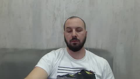 Snapshot of nickolas22 chatting on 11-19-25, 09:37 Julian online show from 11-19-25, 09:37