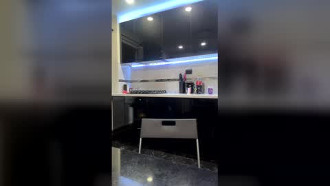 Snapshot of nickolas22 chatting on 02-21-26, 01:28 Julian online show from 02-21-26, 01:28