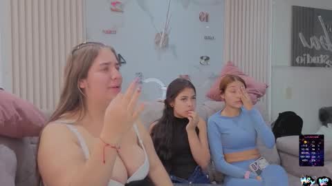 Snapshot of nicky_as chatting on 10-29-25, 01:46 nicky_as online show from 10-29-25, 01:46