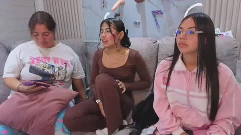 Snapshot of nicky_as chatting on 11-22-25, 04:22 nicky_as online show from 11-22-25, 04:22