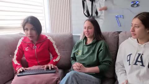 Snapshot of nicky_as chatting on 12-04-25, 01:53 nicky_as online show from 12-04-25, 01:53