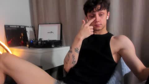 Snapshot of nicky_neal chatting on 12-20-24, 11:05 Nicky Neal online show from 12-20-24, 11:05