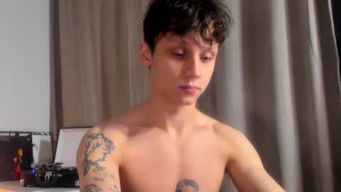 Snapshot of nicky_neal chatting on 12-23-24, 12:25 Nicky Neal online show from 12-23-24, 12:25