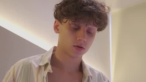 Snapshot of nicky_neal chatting on 10-16-25, 12:33 Nicky Neal online show from 10-16-25, 12:33