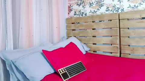 Snapshot of nicky_oli chatting on 01-31-25, 03:44 nicky_oli online show from 01-31-25, 03:44