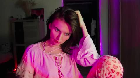 Snapshot of nicky_weekends chatting on 02-14-25, 05:57 Nicky Weekends online show from 02-14-25, 05:57