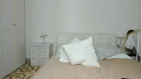 Snapshot of nickymygirlxx chatting on 01-09-25, 12:41 Nicky online show from 01-09-25, 12:41