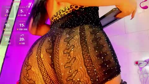 Snapshot of nickynoa chatting on 11-30-25, 03:54 Nicky online show from 11-30-25, 03:54