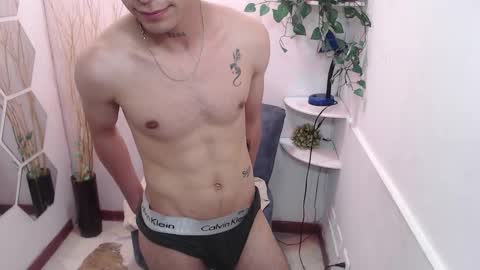 Snapshot of nico_herrera chatting on 12-13-25, 07:53 Nico online show from 12-13-25, 07:53