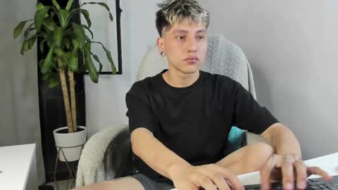 Snapshot of nico_nico_xd chatting on 11-15-25, 05:27 Nico online show from 11-15-25, 05:27