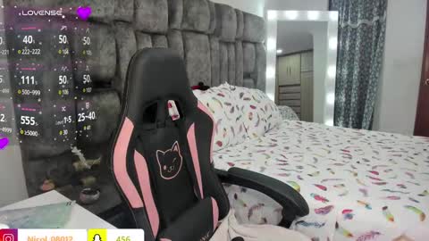 Snapshot of nicol_080 chatting on 12-13-24, 09:09 YuliEM online show from 12-13-24, 09:09