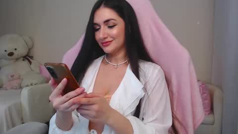 Nicole Online at about after 1000  6  UK time or 900  - 500  UK time it approximate time interval online show from 02-13-25, 02:31